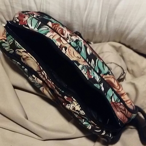 Cloth Flower Cosmetic Bag - Picture 3 of 4